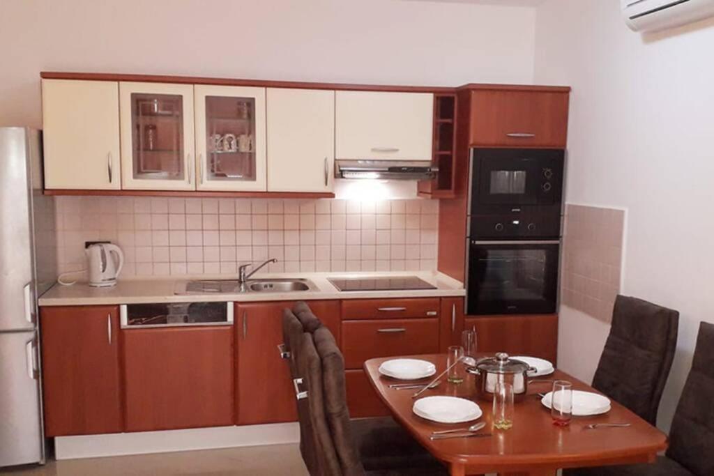 Apartman Franko - Uz Parking Pula Exterior photo
